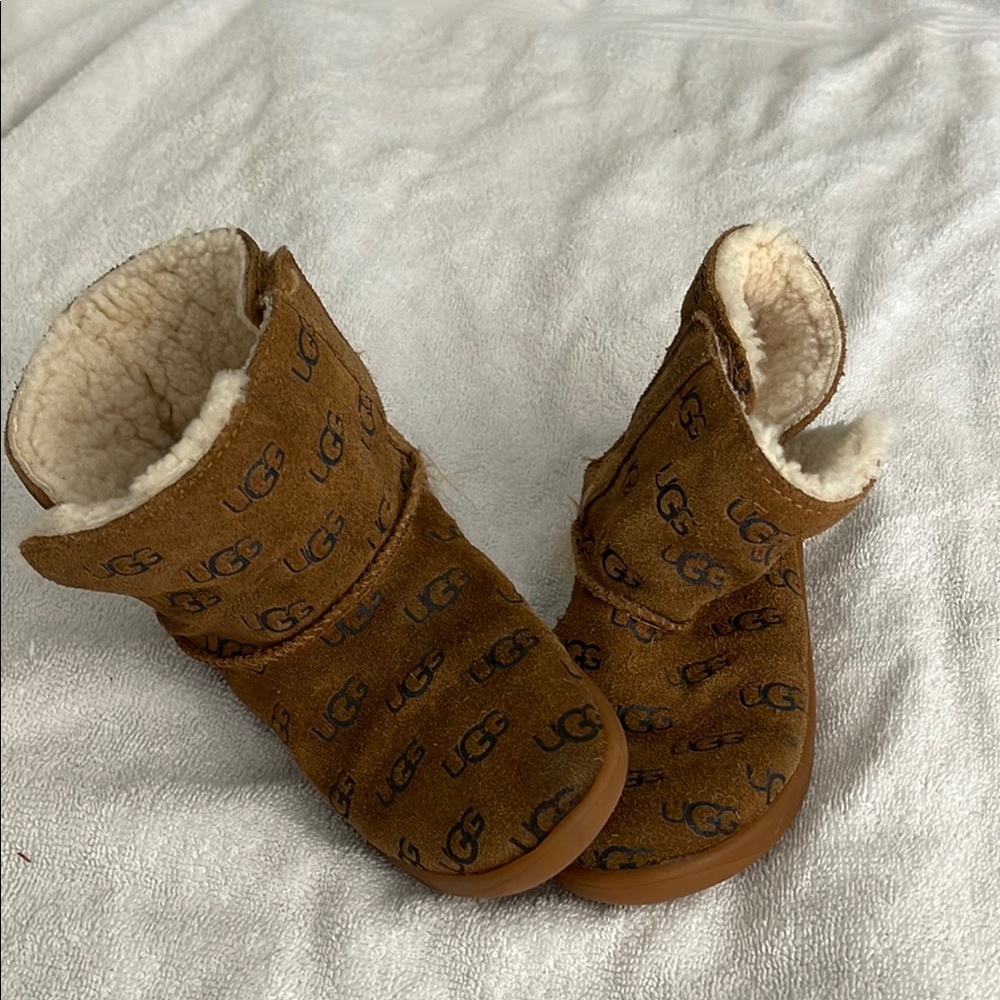 UGG Tan Shearling Logo Boots